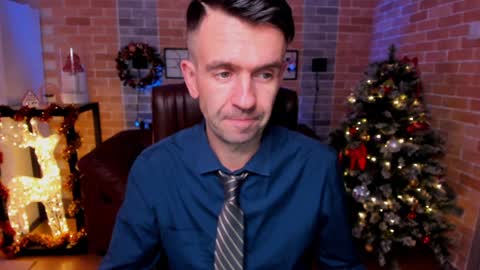 Snapshot of hard_and_juici chatting on December 20, 3:00 pm Steve online show from December 20, 3:00 pm