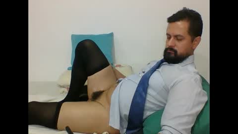Snapshot of harry_goldenmillerx10fun chatting on February 5, 8:57 pm Harry online show from February 5, 8:57 pm