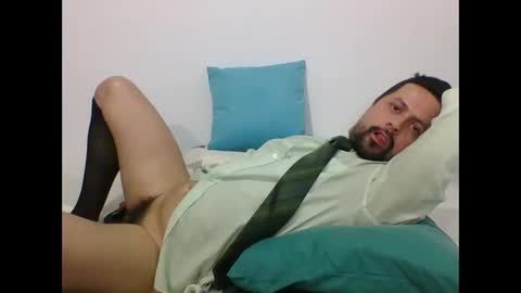 Snapshot of harry_goldenmillerx10fun chatting on December 11, 9:22 pm Harry online show from December 11, 9:22 pm
