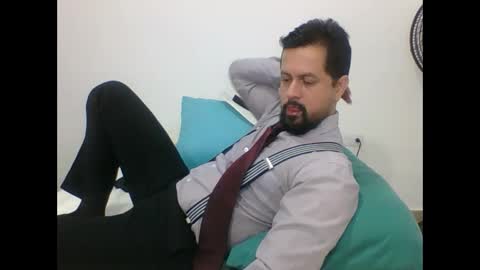 Snapshot of harry_goldenmillerx10fun chatting on December 3, 2:27 pm Harry online show from December 3, 2:27 pm