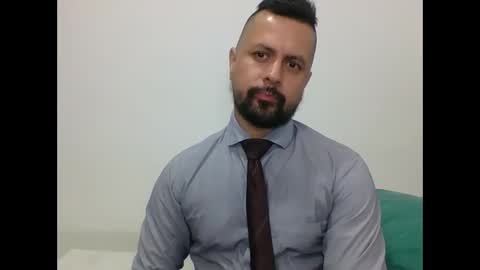 Snapshot of harry_goldenmillerx10fun chatting on December 19, 8:13 pm Harry online show from December 19, 8:13 pm