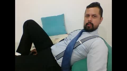 Snapshot of harry_goldenmillerx10fun chatting on January 10, 3:27 pm Harry online show from January 10, 3:27 pm