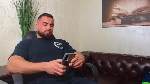 HayesWood online show from November 29, 8:05 am