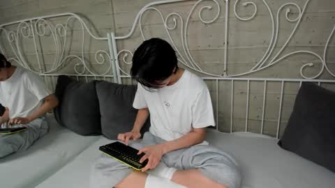 HEEJIN online show from November 1, 8:35 pm