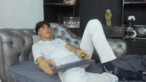 Snapshot of heellboy_ chatting on October 14, 7:54 pm heellboy_ online show from October 14, 7:54 pm