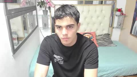 Snapshot of heiker_ chatting on September 15, 10:38 am heiker_ online show from September 15, 10:38 am