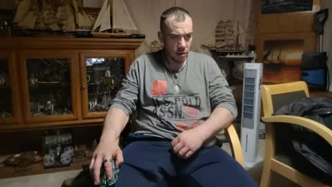 xxScubaStevexx online show from April 13, 12:44 am