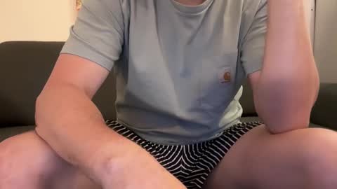hellohowareyou66 online show from June 6, 8:15 pm