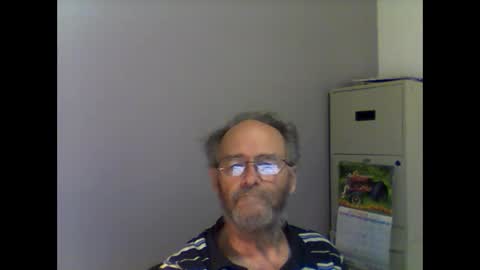 Snapshot of helopilot01 chatting on October 5, 12:14 am helopilot01 online show from October 5, 12:14 am