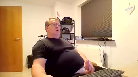 henrikrp1971 online show from October 18, 8:03 pm