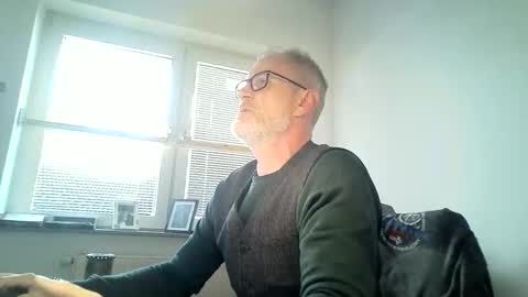 hering76 online show from May 15, 8:22 am