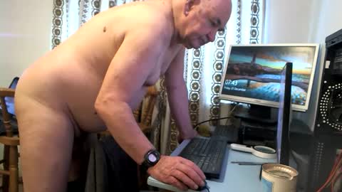 Snapshot of hermeneutika chatting on December 20, 9:21 am mature online show from December 20, 9:21 am