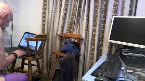 Snapshot of hermeneutika chatting on December 7, 6:43 am mature online show from December 7, 6:43 am