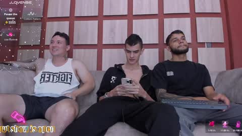 Snapshot of heteros_men chatting on January 10, 1:32 am heteros men online show from January 10, 1:32 am