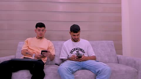 Snapshot of heteros_men chatting on February 2, 1:45 am heteros men online show from February 2, 1:45 am