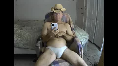 Snapshot of hewes1 chatting on January 19, 10:17 am hewes1 online show from January 19, 10:17 am