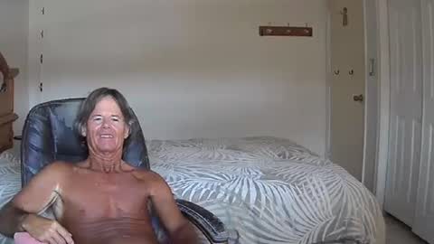 hewes1 online show from July 28, 12:34 pm