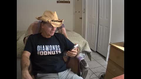 Snapshot of hewes1 chatting on January 15, 10:35 pm hewes1 online show from January 15, 10:35 pm