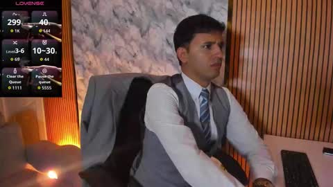 Snapshot of hiddenoffice chatting on October 11, 2:59 am George online show from October 11, 2:59 am