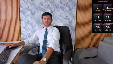 Snapshot of hiddenoffice chatting on September 13, 10:22 pm George online show from September 13, 10:22 pm