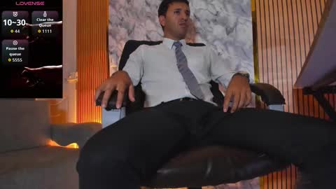 Snapshot of hiddenoffice chatting on October 13, 3:01 am George online show from October 13, 3:01 am