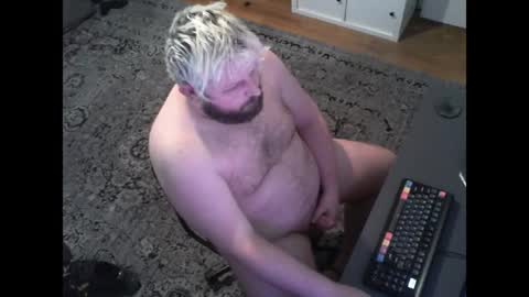 hipguy91 online show from June 18, 12:12 am