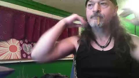 hippiedad333 online show from April 2, 6:21 am