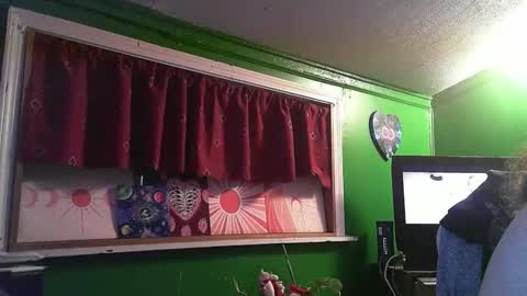 hippiedad333 online show from February 11, 12:15 am