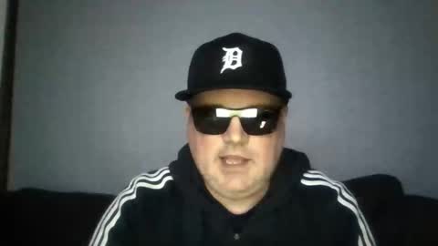 holden_minutz online show from April 29, 6:40 am