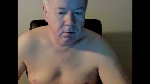 Snapshot of holgerhb53 chatting on December 20, 1:47 am Holger online show from December 20, 1:47 am