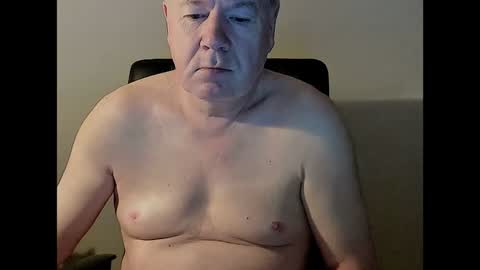 Snapshot of holgerhb53 chatting on December 9, 2:56 am Holger online show from December 9, 2:56 am