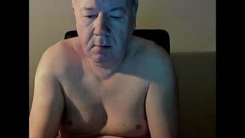 Snapshot of holgerhb53 chatting on December 10, 3:52 am Holger online show from December 10, 3:52 am