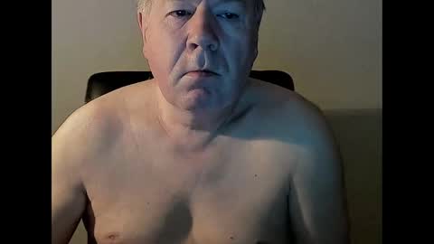 Snapshot of holgerhb53 chatting on February 23, 3:50 am Holger online show from February 23, 3:50 am