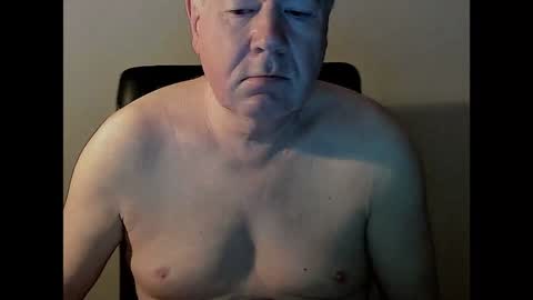 Snapshot of holgerhb53 chatting on January 17, 3:23 am Holger online show from January 17, 3:23 am