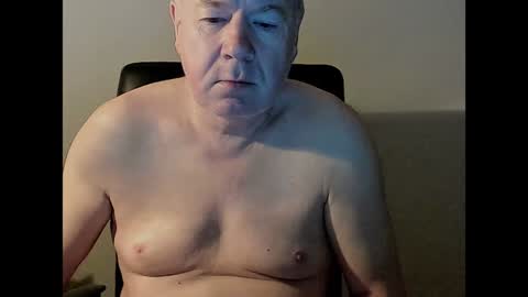 Snapshot of holgerhb53 chatting on December 7, 3:25 am Holger online show from December 7, 3:25 am