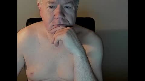 Snapshot of holgerhb53 chatting on February 5, 1:58 am Holger online show from February 5, 1:58 am