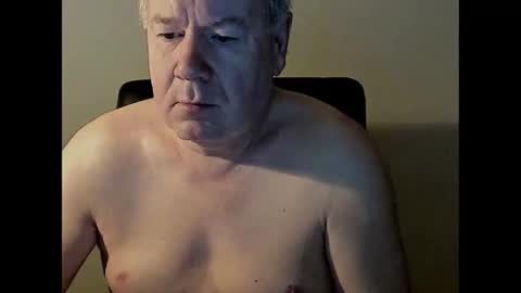 Snapshot of holgerhb53 chatting on February 15, 2:58 am Holger online show from February 15, 2:58 am