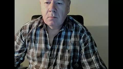 Snapshot of holgerhb53 chatting on December 8, 9:24 am Holger online show from December 8, 9:24 am