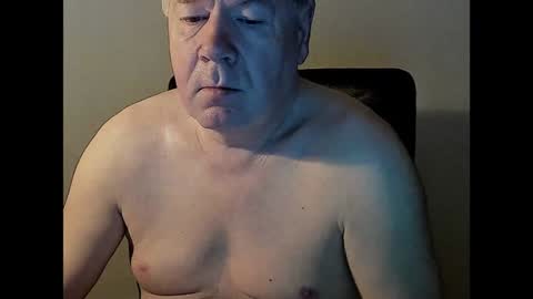 Snapshot of holgerhb53 chatting on January 26, 2:35 am Holger online show from January 26, 2:35 am