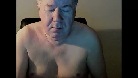 Snapshot of holgerhb53 chatting on February 16, 3:47 am Holger online show from February 16, 3:47 am