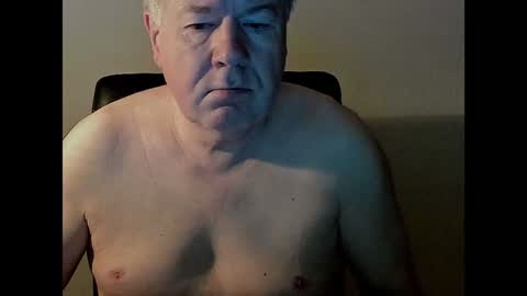 Snapshot of holgerhb53 chatting on January 19, 5:05 am Holger online show from January 19, 5:05 am