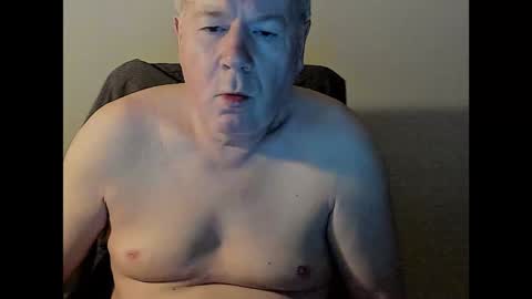 Snapshot of holgerhb53 chatting on December 12, 3:37 pm Holger online show from December 12, 3:37 pm