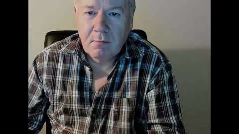Snapshot of holgerhb53 chatting on December 11, 10:26 am Holger online show from December 11, 10:26 am