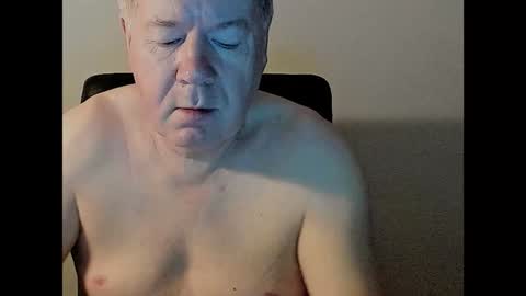 Snapshot of holgerhb53 chatting on December 22, 3:44 am Holger online show from December 22, 3:44 am