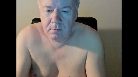 Snapshot of holgerhb53 chatting on December 18, 3:58 am Holger online show from December 18, 3:58 am