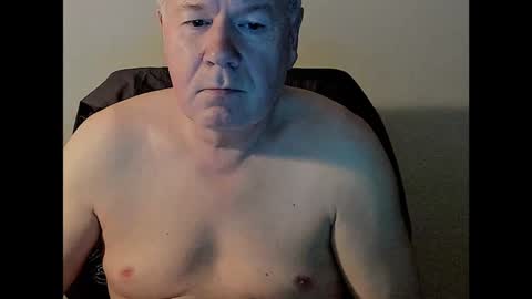 Snapshot of holgerhb53 chatting on December 18, 2:17 pm Holger online show from December 18, 2:17 pm