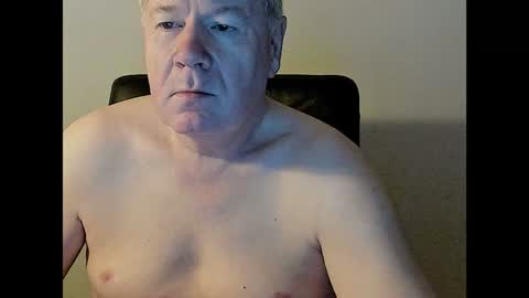 Snapshot of holgerhb53 chatting on December 16, 1:42 am Holger online show from December 16, 1:42 am