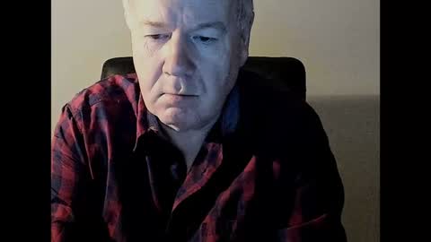 Snapshot of holgerhb53 chatting on December 27, 2:55 pm Holger online show from December 27, 2:55 pm