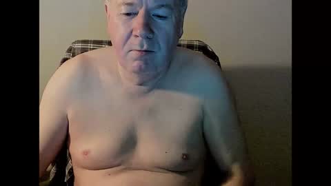 Snapshot of holgerhb53 chatting on December 12, 5:31 am Holger online show from December 12, 5:31 am