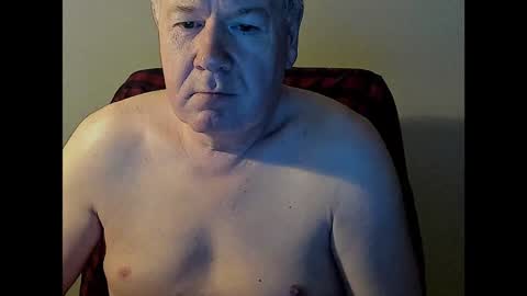 Snapshot of holgerhb53 chatting on December 28, 2:22 pm Holger online show from December 28, 2:22 pm